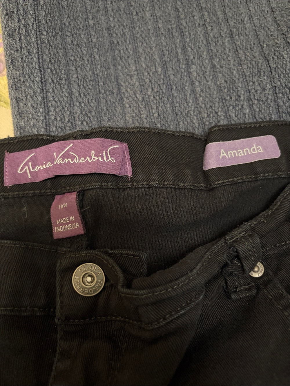 Gloria Vanderbilt Amanda Women’s Black Straight-Leg Jeans